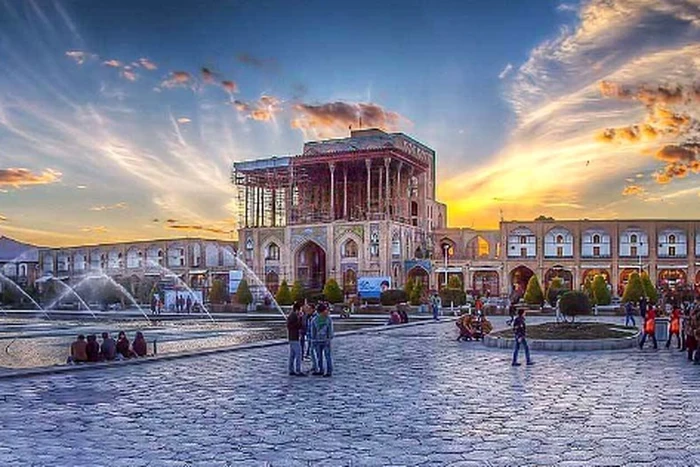 آسمان زیبای عالی قاپو در اصفهان 4584785425412