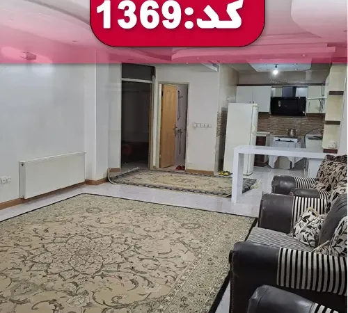 اتاق پذیرایی با مبلمان، فرش، وآشپزخانه آپارتمان در اصفهان 5911264644