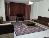 اتاق پذیرایی مبله و تلوزیون رو میزی آپارتمان در اصفهان 48525457