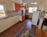 آشپزخانه با یخچال، کابینت و هود آپارتمان در اصفهان 44864