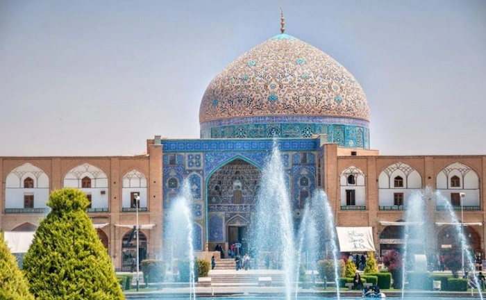 مسجد شیخ لطف الله در اطراف میدان نقش جهان 638743874