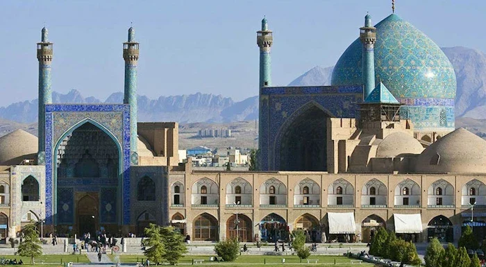 نمای زیبا و دل انگیز از مسجد امام در اصفهان 5848474