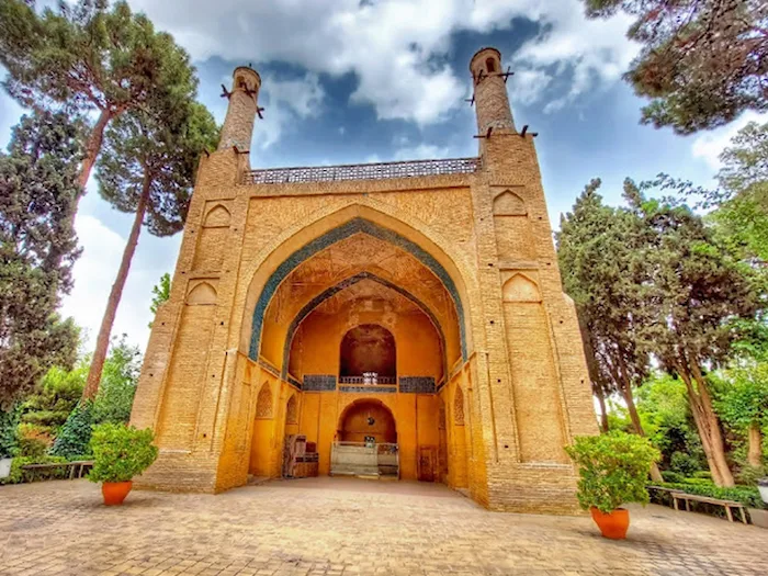 تصویری زیبا از عمارت تاریخی منارجنبان در اصفهان 541587487