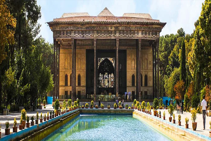 کاخ زیبای چهل ستون در شهر اصفهان 153848376