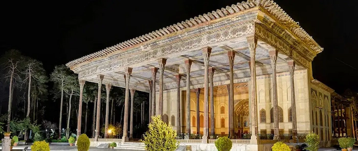 کاخ دلنشین چهل ستون در شهر اصفهان 413874874874