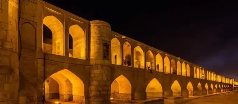 نورپردازی سی و سه پل در شب های خوش اب و هوای اصفهان 54354354345